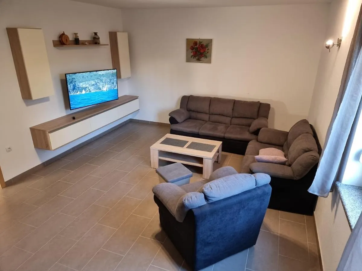 Apartment Robert Zadar