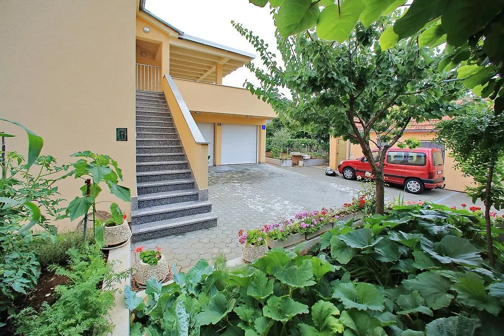 Apartment Robert Zadar